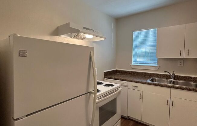 2 beds, 1 bath, $895, Unit MA9136