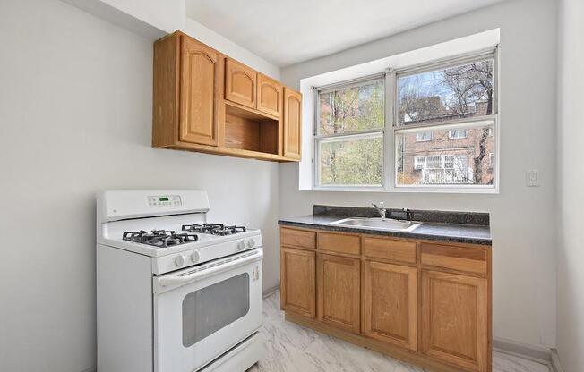 117 VAN CORTLANDT AVE W
