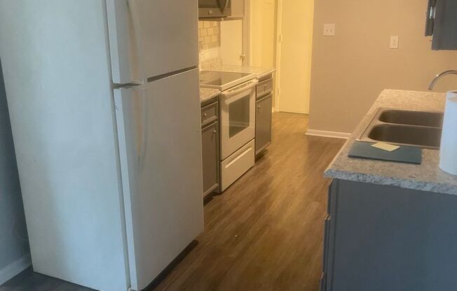 1 bed, 1 bath, 616 sqft, $878, Unit 32