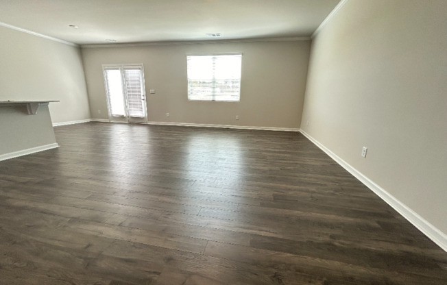 5135 TULIP SQ
