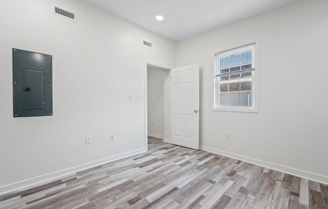 2 beds, 1 bath, $1,500, Unit 2