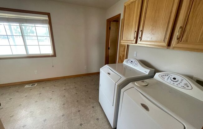 3 beds, 2 baths, $3,250