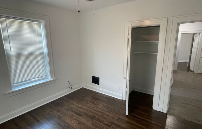 2 beds, 1 bath, 875 sqft, $995