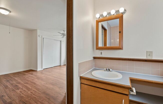 Studio, 1 bath, 400 sqft, $1,225, Unit B16