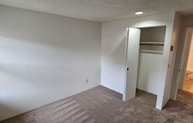 3 beds, 2 baths, $1,450, Unit 07A