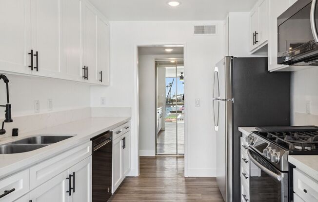 2 beds, 2 baths, 1,058 sqft, $2,898, Unit 4220.110