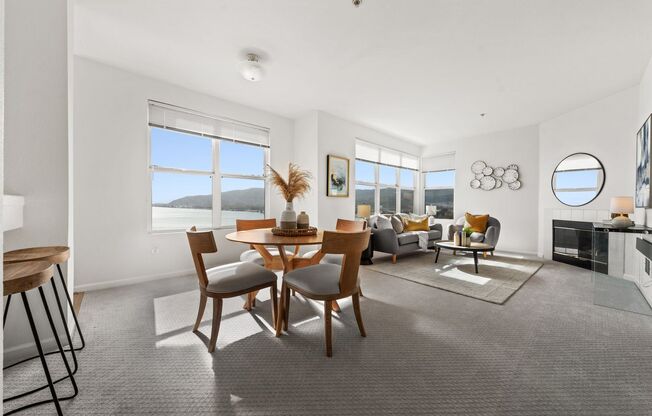 Epic REA – 3 parking spaces !!Top Floor Condo with Breathtaking Panoramic Views | 3BR / 2BA / 2 Parking / Storage | Just Minutes from Downtown San Francisco