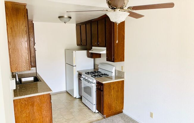OCEAN BEACH APARTMENT 2 BLOCKS TO OB PIER & THE BEACH - 1BD/1BA - w/ DEDICATED PARKING!!