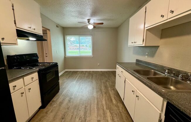 2 beds, 2.5 baths, 1,372 sqft, $1,050, Unit 1E