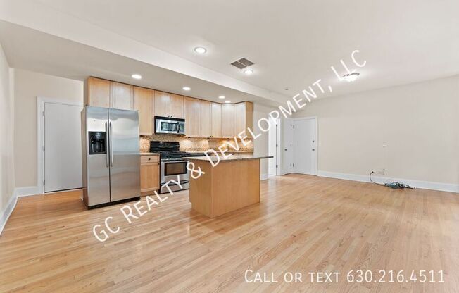 7635 N GREENVIEW AVE
