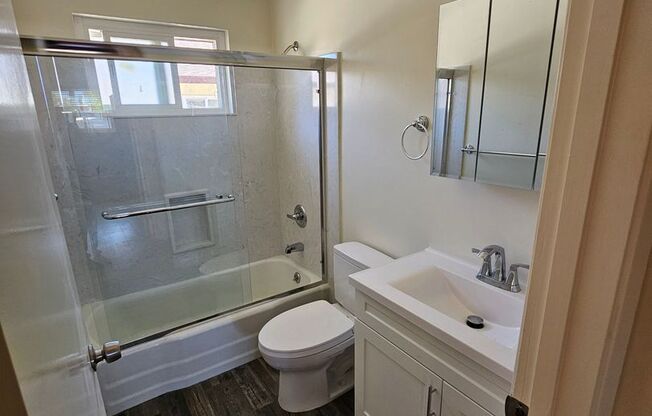 1 bed, 1 bath, 650 sqft, $1,960, Unit 452 South Bernardo Avenue - Unit #4