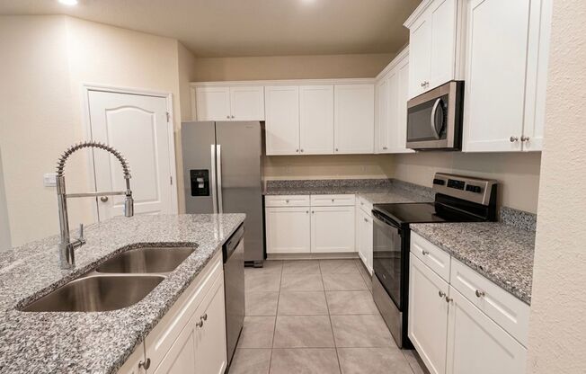 St. Johns County Townhome || Screened in Lanai || Resort Style Amenities