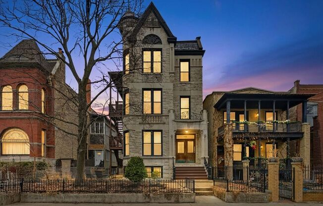 2 beds, 1 bath, 903 sqft, $2,595, Unit 2134-1R