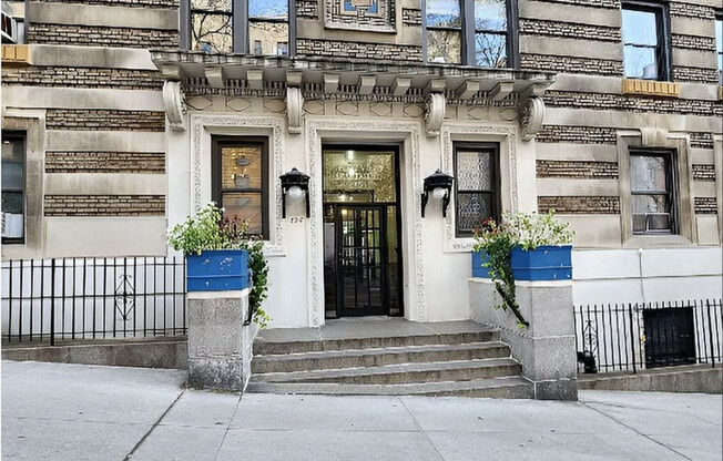854 W 181 ST