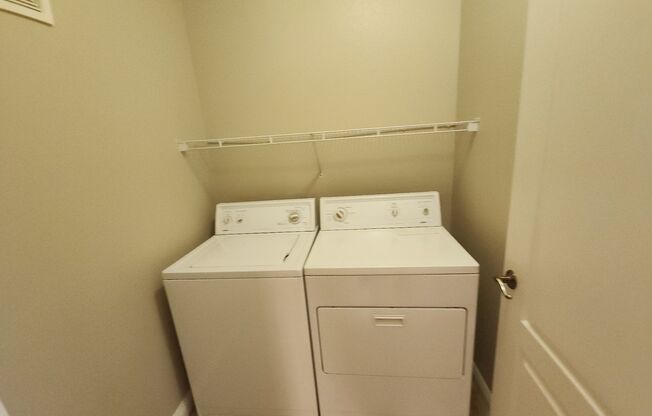 3 beds, 2.5 baths, $1,750, Unit Unit 1039