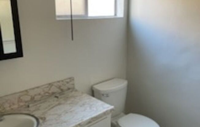 2 beds, 1 bath, $2,245, Unit B