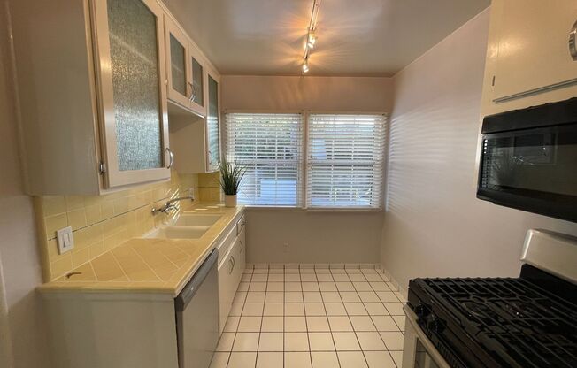 10814-10818 Blix St
