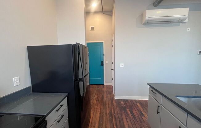 Studio, 1 bath, 563 sqft, $1,910, Unit 316