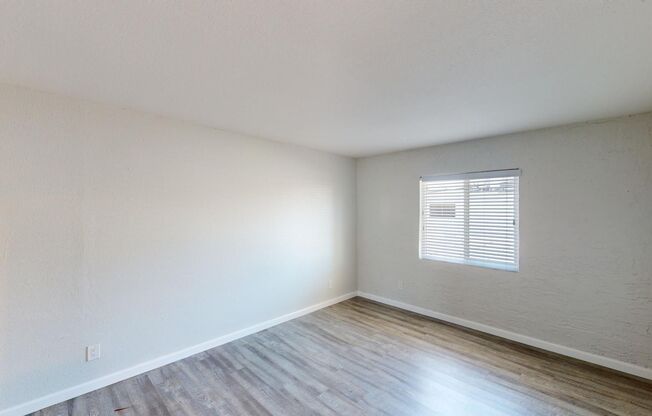 2 beds, 1 bath, 900 sqft, $1,390, Unit 25