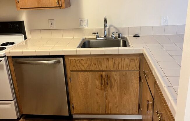 1 bed, 1 bath, $2,425, Unit 205