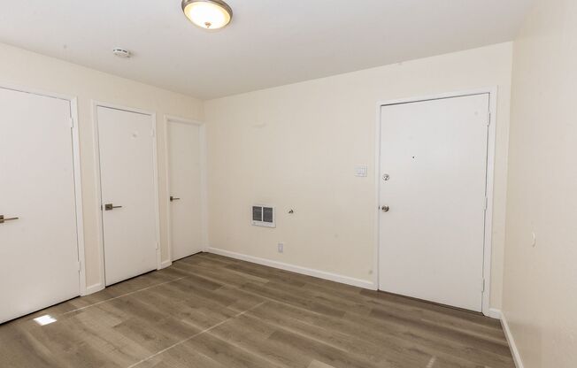 Updated Studio, walk to Caltrain, 90 WalkScore, easy access to shopping & more!