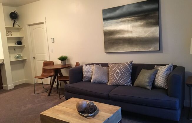 1 bed, 1 bath, 856 sqft, $1,325, Unit 440