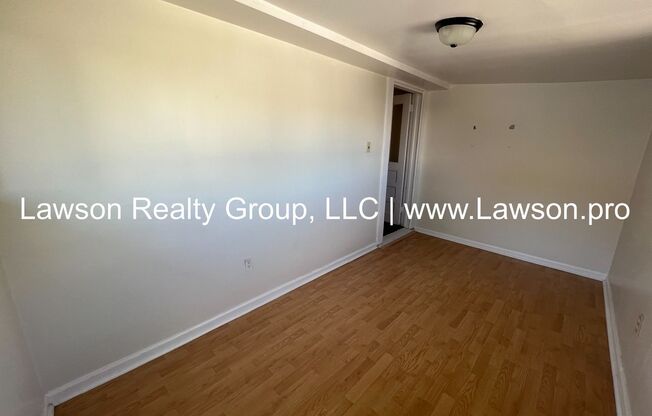 1 bed, 1 bath, 700 sqft, $825, Unit Walnut 422 - 4