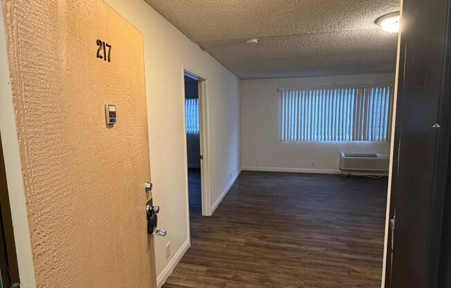 2 beds, 2 baths, 975 sqft, $2,595, Unit 217