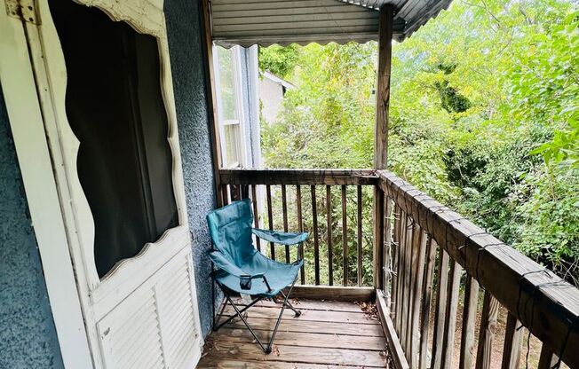 Charming 3bdrm/1.5bth Home Conveniently Located in Richmond's North Highland Park Subdivision w/Private Balcony!!