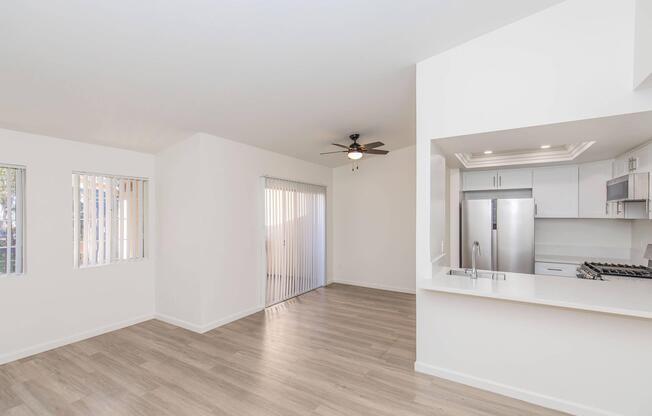 2 beds, 2 baths, 880 sqft, $3,020