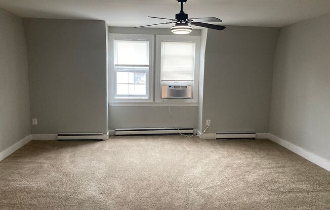 Studio, 1 bath, 450 sqft, $1,149, Unit 50-4