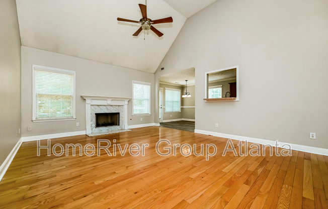 220 CREEKSIDE CIR