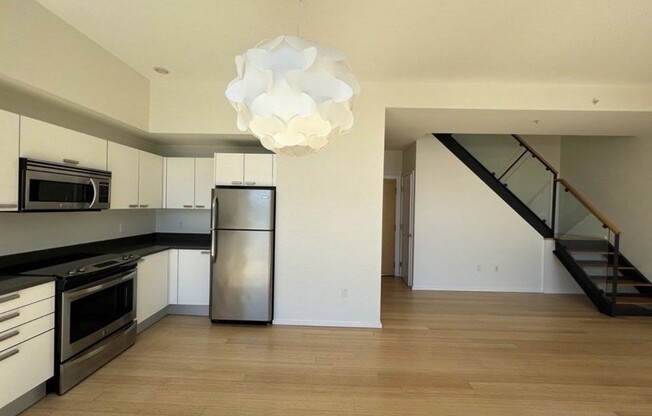 2 beds, 1.5 baths, 1,156 sqft, $5,200, Unit 910