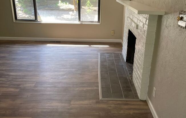 Spacious 4 bedroom, 2 bath Home in Northgate!