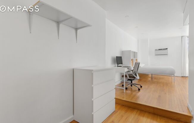 Studio, 1 bath, $3,995, Unit 4L