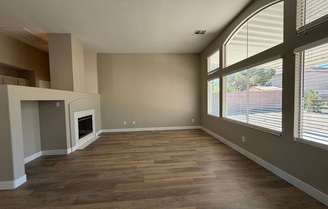 SINGLE STORY HOME IN HENDERSON!