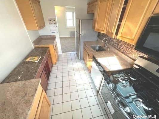 3 beds, 1 bath, 800 sqft, $2,400, Unit 2