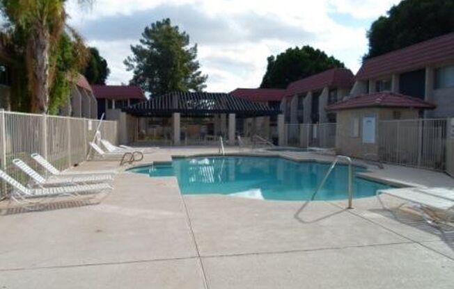 2 beds, 1 bath, $1,295