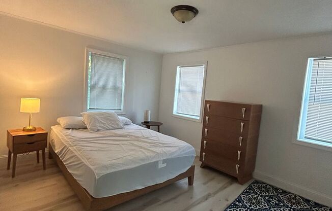 2 beds, 1 bath, $2,200, Unit 65 Johansen Street