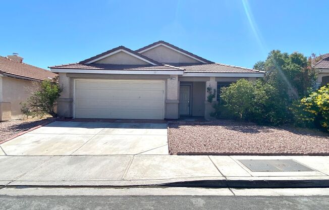 Charming 3-Bedroom Home Near Freeway & Shopping in 89108