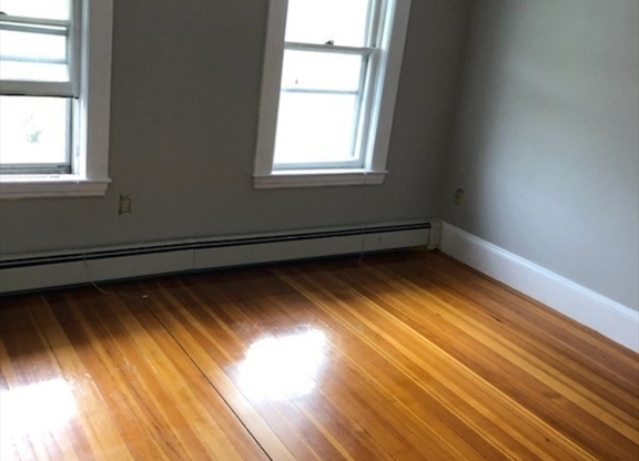 27 LLOYD RD