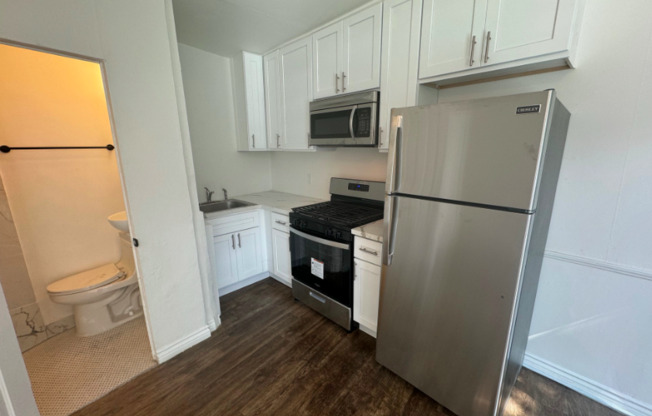 485 S Roxbury Dr