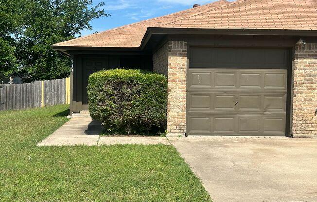 Coming Soon! Nice 2 Bedroom, 2 Full Bath Duplex Located in Saginaw.