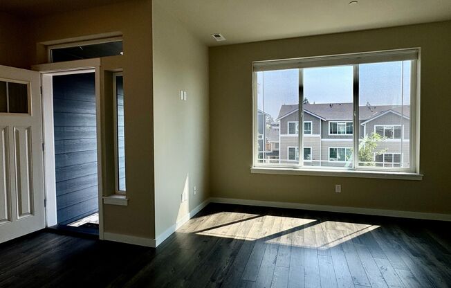Beautiful 4 bedroom in desirable Manette neighborhood