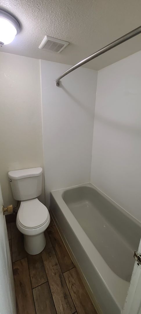 Studio, 1 bath, $895, Unit 202