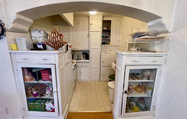 1 bed, 1 bath, $995, Unit 102