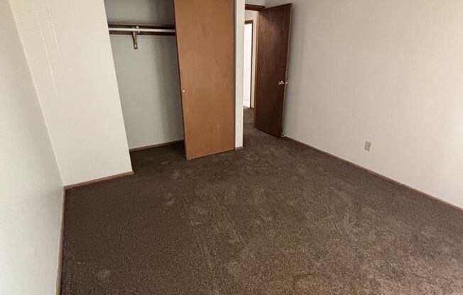 2 beds, 1.5 baths, 963 sqft, $1,299, Unit 5166 B04