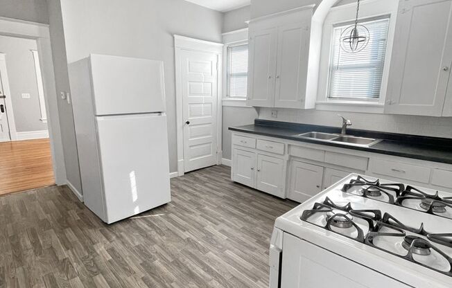 3 beds, 1 bath, $1,295, Unit 1