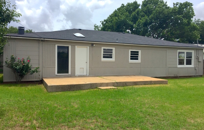 3 beds, 2 baths, $1,575