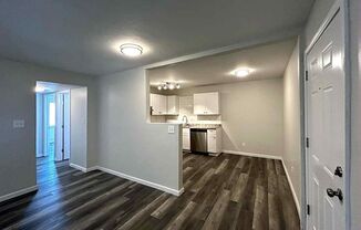 2 beds, 1 bath, 800 sqft, $810, Unit 32